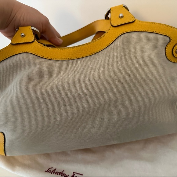 Salvatore Ferragamo summer satchel in great pre-owned condition - Picture 16 of 16